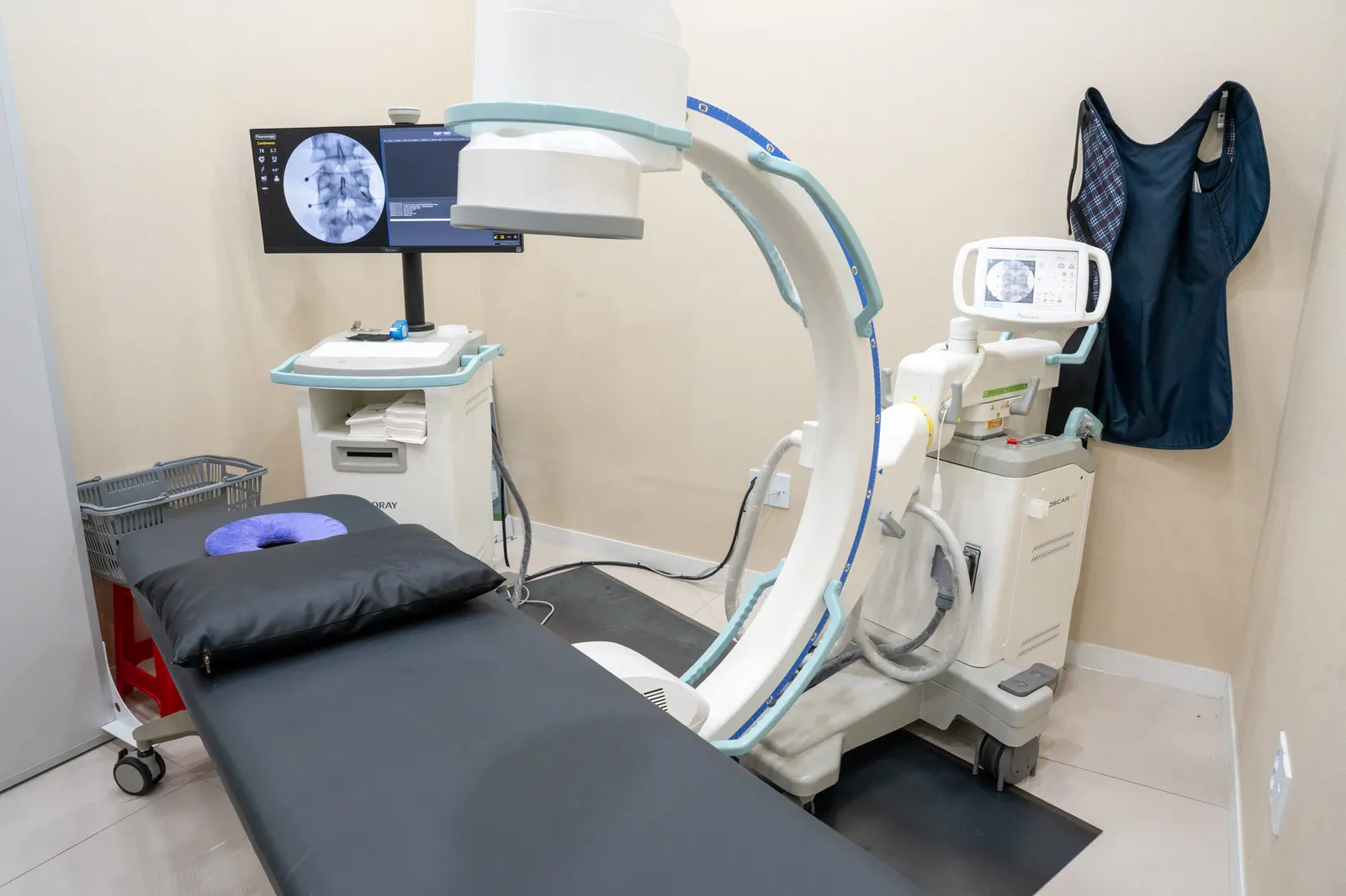 덕계더바른의원 C-arm 영상장치가 있는 특수영상 치료실
